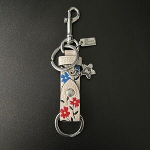 Coach Trigger Snap Bag Charm Keychain with Floral Print ❤️💙